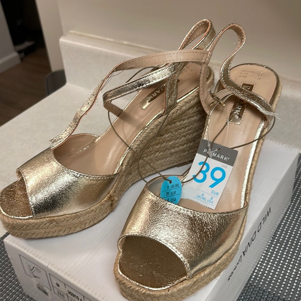 NEW SANDALS! - Picture 2 of 4